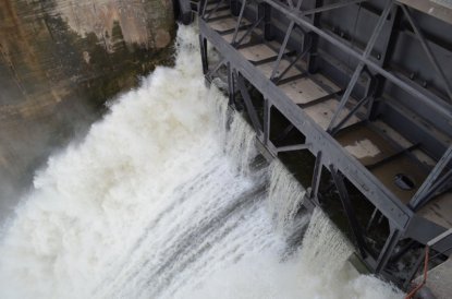 Новосибирская ГЭС прекратила холостые сбросы воды